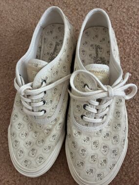Tommy Bahama women’s Cream  and green Canvas Sneakers with Palm Motif